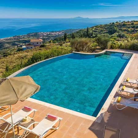 Villa Mirsini By *