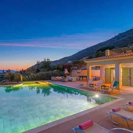 Villa Mirsini By *
